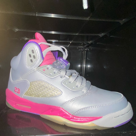 Jordan 5 Retro
Cement Grey Pink (GS) - Picture 2 of 4